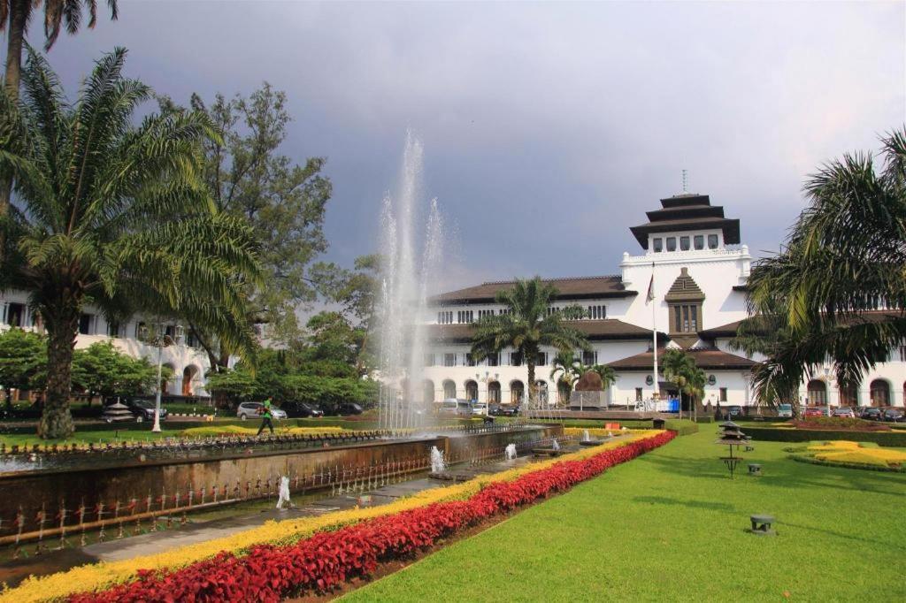 Dpalma Hotel Bandung Eksteriør billede